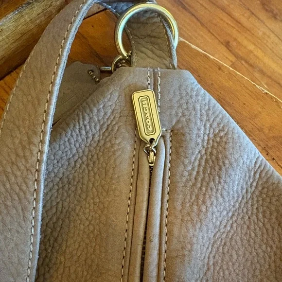 Coach 4944 Pebbled Leather Sling Backpack Taupe, Brass Hardware, Vintage 1990s - Picture 11 of 16